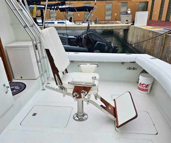 side view of competition style fighting chair on cancun charter fishing boat