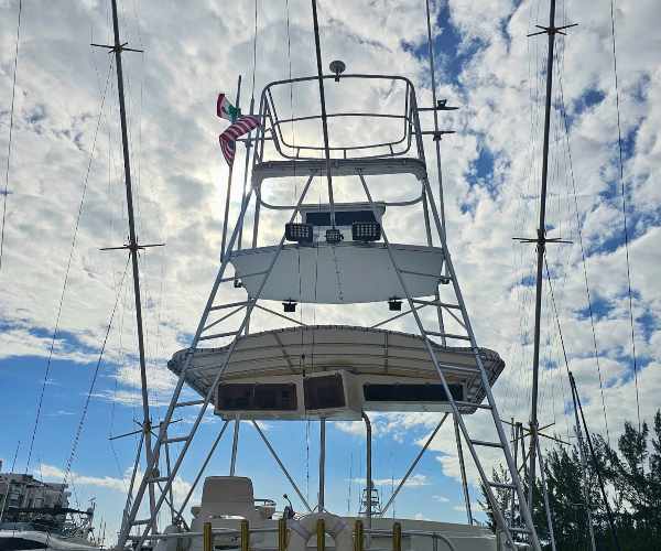 rear angle of tuna tower on cancun charter fishing boat