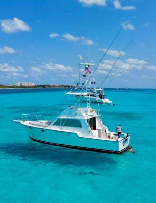 boat in ocean while on cancun fishing charters